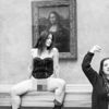 Mona Lisa önünde nüdist gösteri Mona Lisa önünde nüdist gösteri