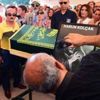 Harun Kolçak'ın cenazesinde selfie şoku Harun Kolçak'ın cenazesinde selfie şoku