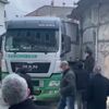 Navigasyona uydu, Üsküdar’da sokakta sıkışıp kaldı
