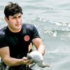 Martıyı kurtarmak için denize atladı
