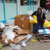 Yaşlı Kadının Göz Yaşartan Çabası Yaşlı Kadının Göz Yaşartan Çabası