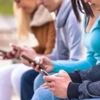 Yemeyip içmeyip telefon alıyorlar Yemeyip içmeyip telefon alıyorlar