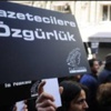 Gazeteciler tutuklu arkadaşlarına bugün kart görderiyor... Gazeteciler tutuklu arkadaşlarına bugün kart görderiyor...