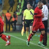Sneijder sinirlendi ve çıktı!