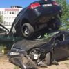 Otomobil çarptığı otomobilin üzerinde kaldı: 10 yaralı Otomobil çarptığı otomobilin üzerinde kaldı: 10 yaralı
