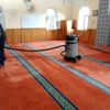 Gönüllü olarak camileri açılışa hazırlıyorlar Gönüllü olarak camileri açılışa hazırlıyorlar