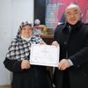 Ehliyet almak için 76 yaşında okuma yazma öğrendi