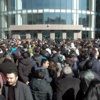 Adliye önünde katip kuyruğu