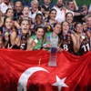 Eczacıbaşı VitrA kupayı kaldırdı