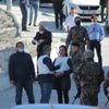 Kavga ettiği eşinin eve dönmesi için çocuklarını rehin aldı