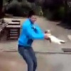 Kediye akılalmaz işkence: Kuyruğundan tutup... Kediye akılalmaz işkence: Kuyruğundan tutup...