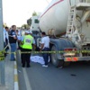 Beton mikserinin altında can verdi Beton mikserinin altında can verdi