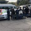 Düğün konvoyu gibi süslenen 3 araçta 16 göçmen yakalandı