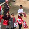Evde kalan miniklere oyuncak sürprizi Evde kalan miniklere oyuncak sürprizi