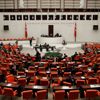 Erkeğin dediği oldu: Çocukla evlenene af! Erkeğin dediği oldu: Çocukla evlenene af!