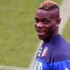 Balotelli: "Lütfen çenenizi kapatın"