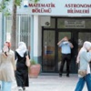 Prof. Pekünlü'ye öğrencilerden yeni başörtüsü davası Prof. Pekünlü'ye öğrencilerden yeni başörtüsü davası