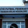 Trabzonspor taraftarlarından hakemlere "sessiz" protesto Trabzonspor taraftarlarından hakemlere "sessiz" protesto