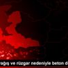İzmir de yağış ve rüzgar nedeniyle beton duvarlar ... İzmir de yağış ve rüzgar nedeniyle beton duvarlar ...