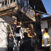 Bedensel engelli kadın, kırılan ahşap balkona sıkıştı Bedensel engelli kadın, kırılan ahşap balkona sıkıştı