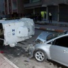 Polis aracı devrildi: 5 yaralı Polis aracı devrildi: 5 yaralı