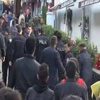 Saldırganı linçten polis kurtardı