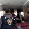 Emeklileri dolandıran tefecilik şebekesine operasyon: 5 gözaltı Emeklileri dolandıran tefecilik şebekesine operasyon: 5 gözaltı
