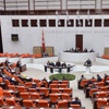 'Paralel yapı araştırılsın' önergesini AKP'liler reddetti. 'Paralel yapı araştırılsın' önergesini AKP'liler reddetti.