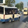 Minibüslerde maskeli izdiham: Yolcular kapılardan sarktı