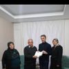 Vali Baruş tan şehit polisin umreden dönen ailesine ... Vali Baruş tan şehit polisin umreden dönen ailesine ...