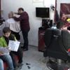 Başarı belgesi getiren öğrencilere ücretsiz saç kesimi Başarı belgesi getiren öğrencilere ücretsiz saç kesimi