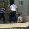 Engelli oğlunu sokak ortasında döven baba gözaltında