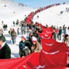 Sarıkamış'ta şehit olan dedelerini unutmadılar Sarıkamış'ta şehit olan dedelerini unutmadılar