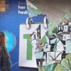 Reklam afişi sanat eserini bitirdi Reklam afişi sanat eserini bitirdi