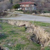 Heyelan köyü ikiye ayırdı Heyelan köyü ikiye ayırdı