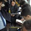 Dikkat çekmek istediler... Metrobüste ilginç diyaloglar Dikkat çekmek istediler... Metrobüste ilginç diyaloglar