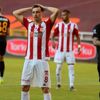 Sosyal medya yıkıldı! Fenerbahçe taraftarı Mert Hakan'ı yalnız bırakmadı Sosyal medya yıkıldı! Fenerbahçe taraftarı Mert Hakan'ı yalnız bırakmadı