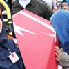 Anjiyo olup oğlunun cenazesine geldi Anjiyo olup oğlunun cenazesine geldi