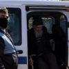 Tekkeköy’de sokağa çıkan yaşlılar evlerine götürüldü Tekkeköy’de sokağa çıkan yaşlılar evlerine götürüldü