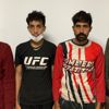 Minibüsün camlarını kırıp kaçmak istediler Minibüsün camlarını kırıp kaçmak istediler