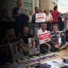 Yurttaşlar adalet sloganıyla kararın açıklanmasını bekliyor Yurttaşlar adalet sloganıyla kararın açıklanmasını bekliyor