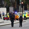 Londra'da otomobil yayalara çarptı