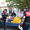 Polis pazar yerinde denetimi sıklaştırdı Polis pazar yerinde denetimi sıklaştırdı