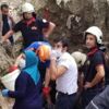 Okul inşaatında toprak altında kalan 2 işçi kurtarıldı Okul inşaatında toprak altında kalan 2 işçi kurtarıldı