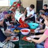 Kooperatif üyesi kadınlar, domates konservesiyle üretime ... Kooperatif üyesi kadınlar, domates konservesiyle üretime ...
