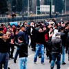 Taşlı sopalı kavga! Taşlı sopalı kavga!