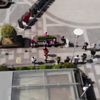 Alışveriş merkezinin önünde metrelerce kuyruk oluştu