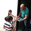 Kısıtlamayı dinlemeyen çocuklar kapı kapı dolaşıp ...