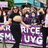 Antalya'da üstsüz İstanbul Sözleşmesi protestosu Antalya'da üstsüz İstanbul Sözleşmesi protestosu