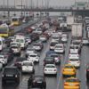 İstanbul'da sağanak yağmur trafiği felç etti